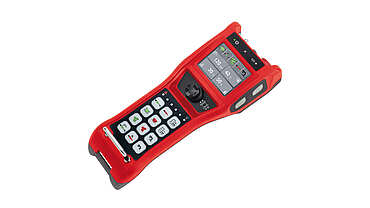 Remote control TGE-112S with 16 single-stage push buttons, optional lighting, thumb joysticks, 2.8" color display, and touchless safety switch.